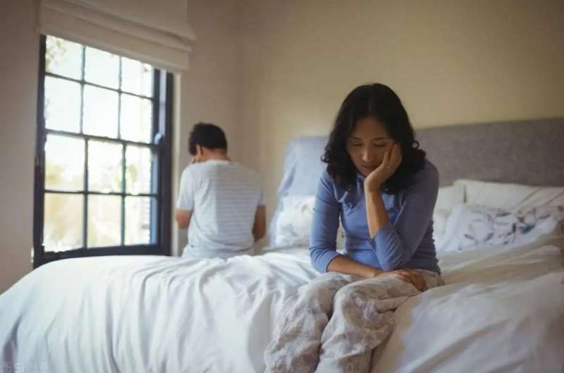 原告要求离婚被告不同意能离吗？深圳离婚请律师费用多少